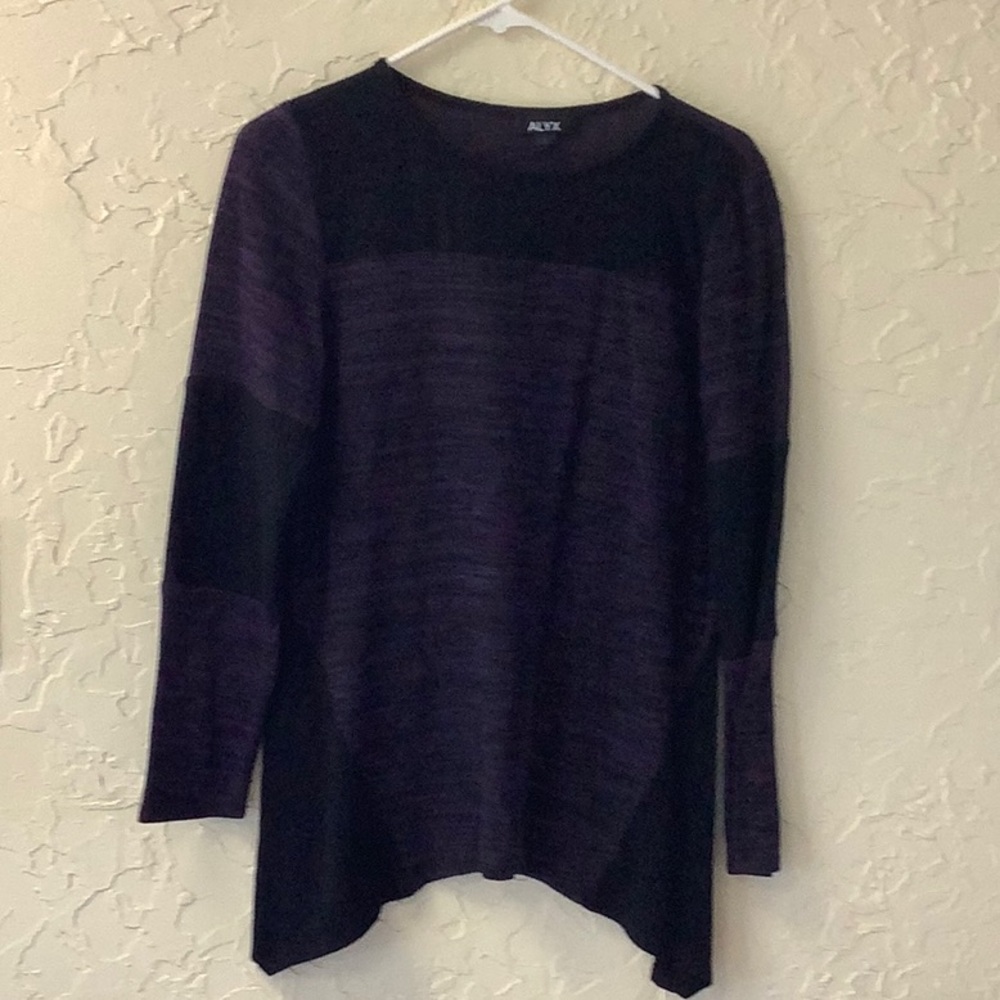 Long sleeve, color block knit tunic top.